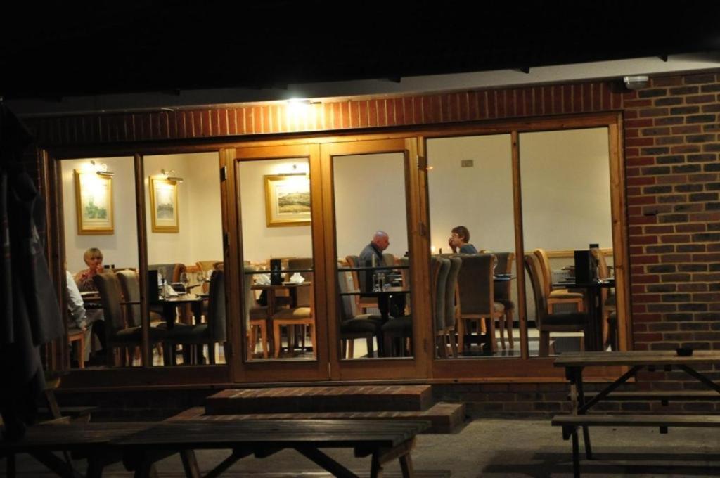 Acorn Lodge Hotel Gatwick & Parking Horley Dış mekan fotoğraf