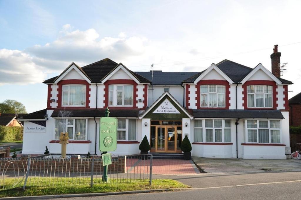 Acorn Lodge Hotel Gatwick & Parking Horley Dış mekan fotoğraf