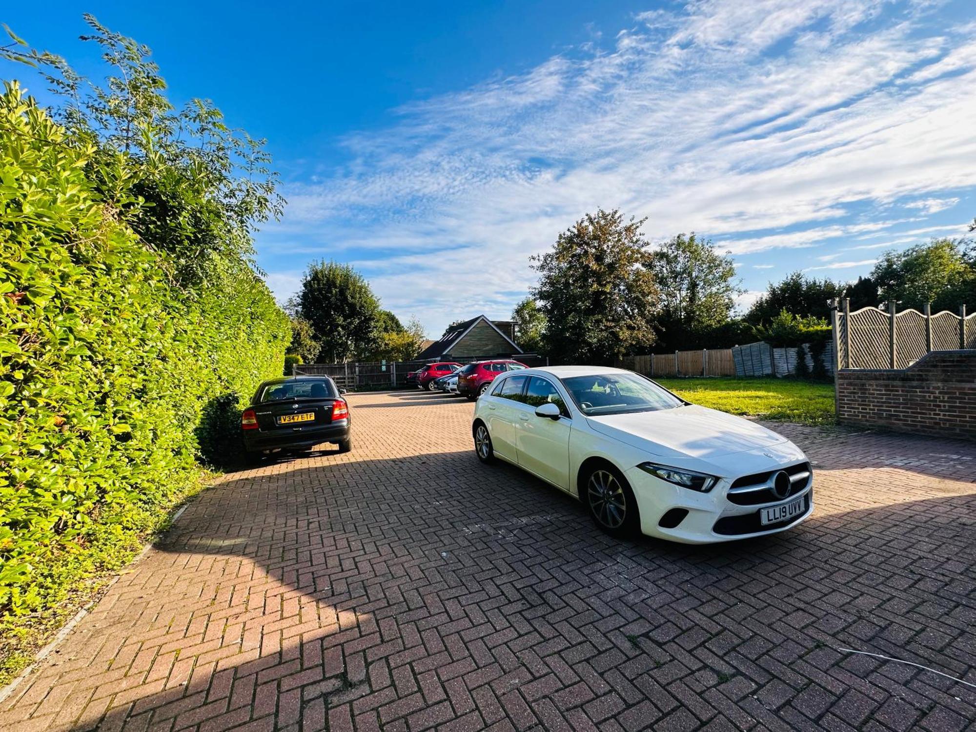 Acorn Lodge Hotel Gatwick & Parking Horley Dış mekan fotoğraf