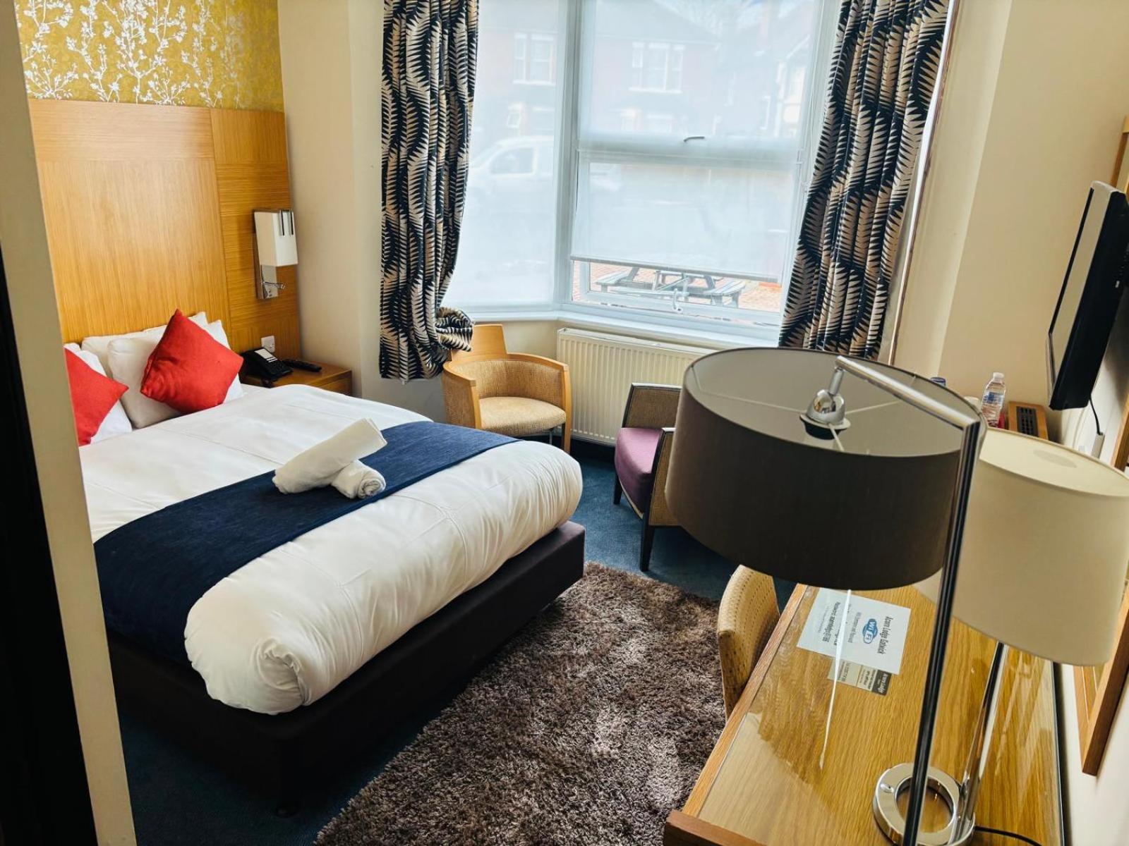Acorn Lodge Hotel Gatwick & Parking Horley Dış mekan fotoğraf