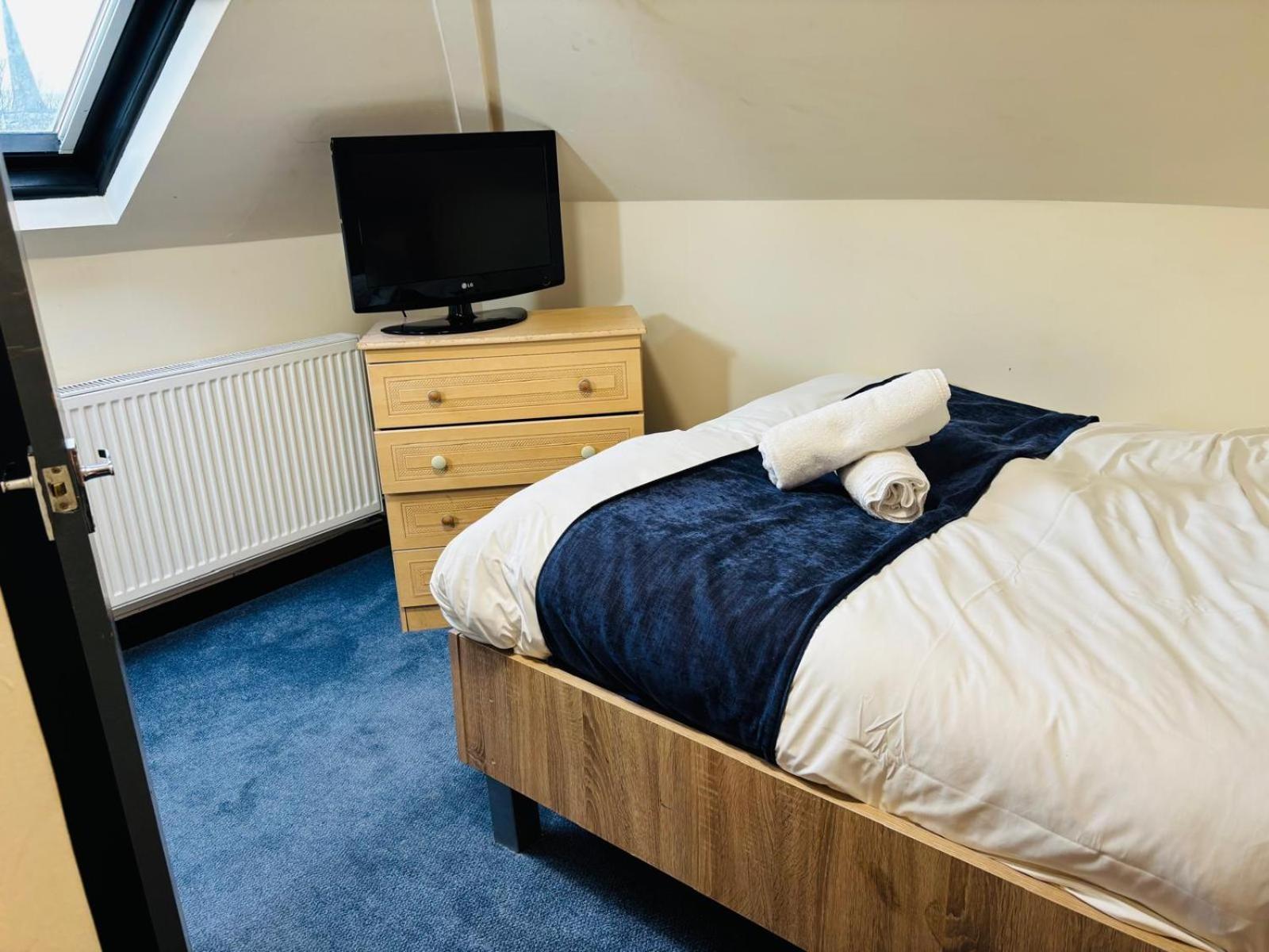 Acorn Lodge Hotel Gatwick & Parking Horley Dış mekan fotoğraf