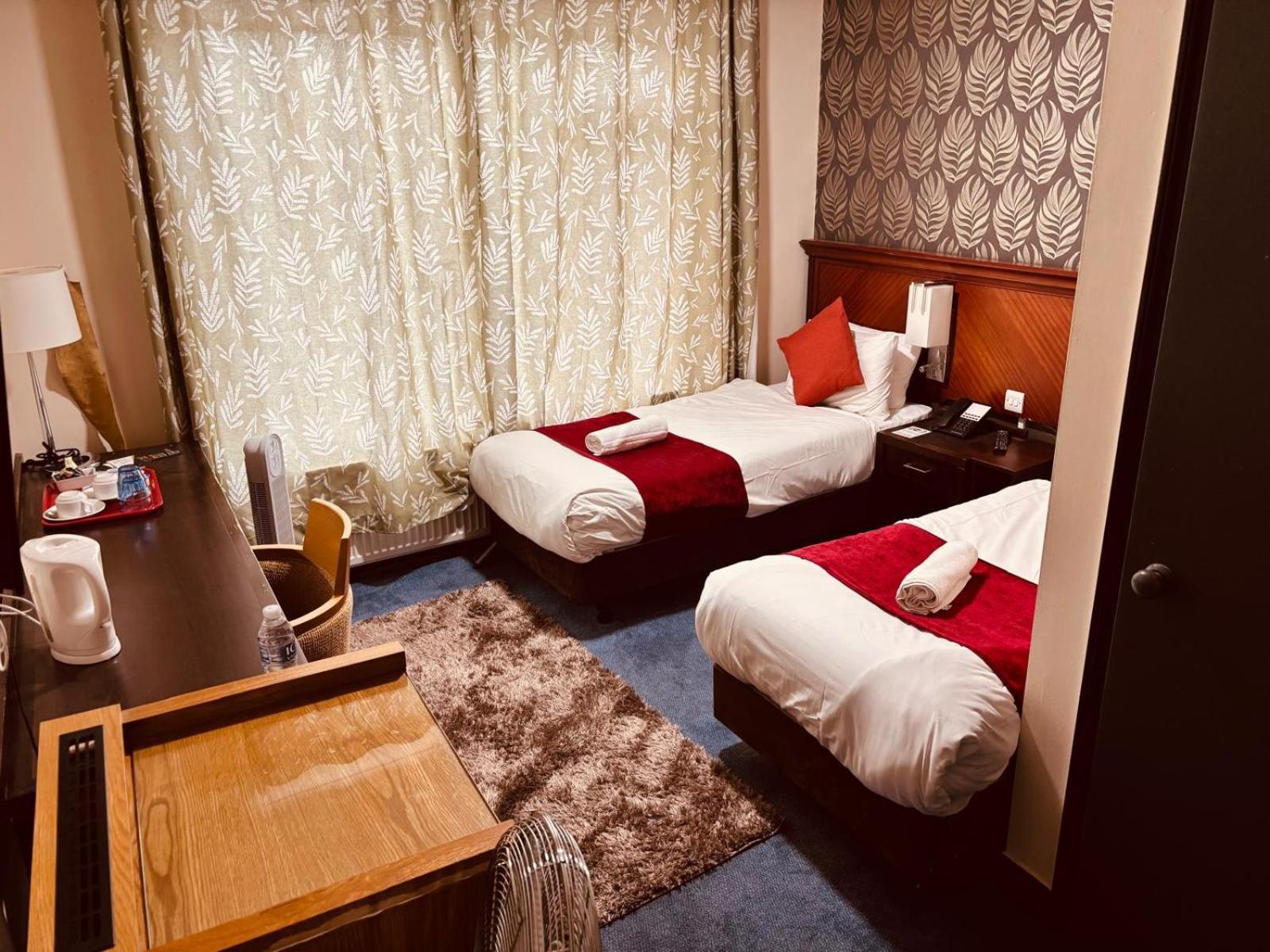 Acorn Lodge Hotel Gatwick & Parking Horley Dış mekan fotoğraf