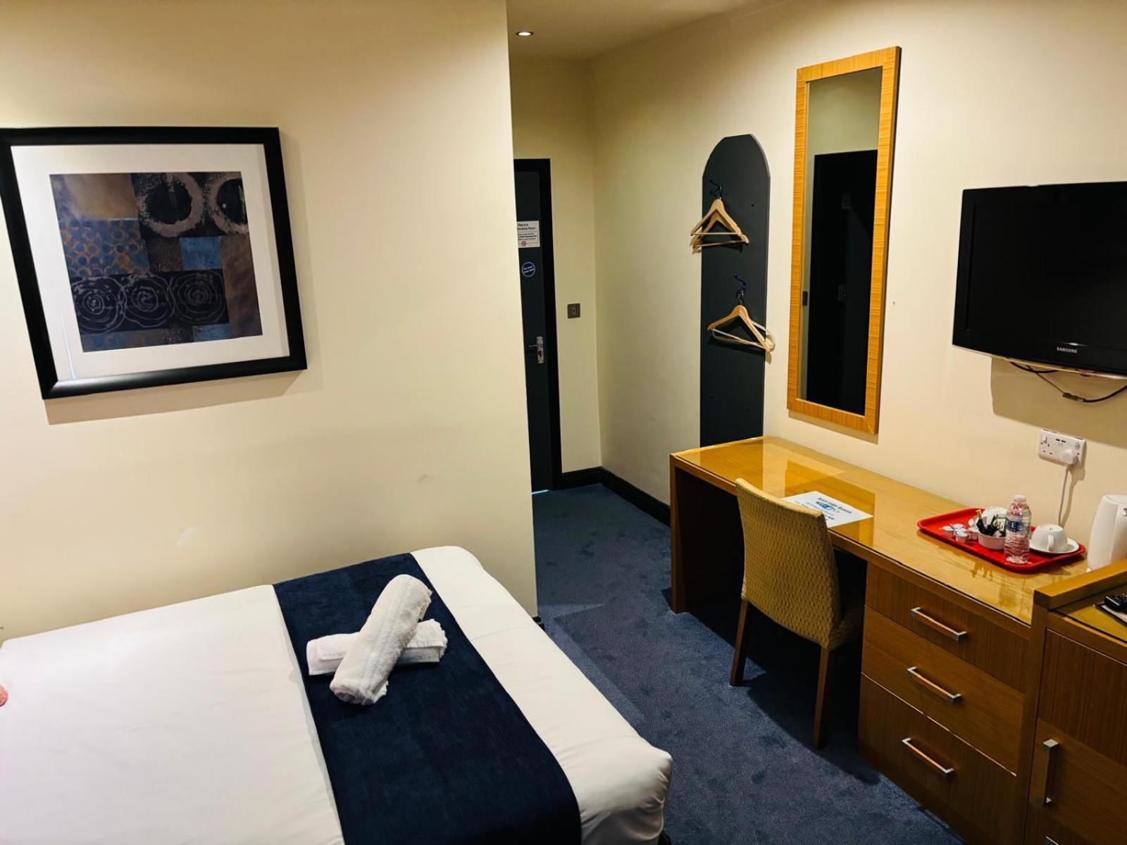 Acorn Lodge Hotel Gatwick & Parking Horley Dış mekan fotoğraf