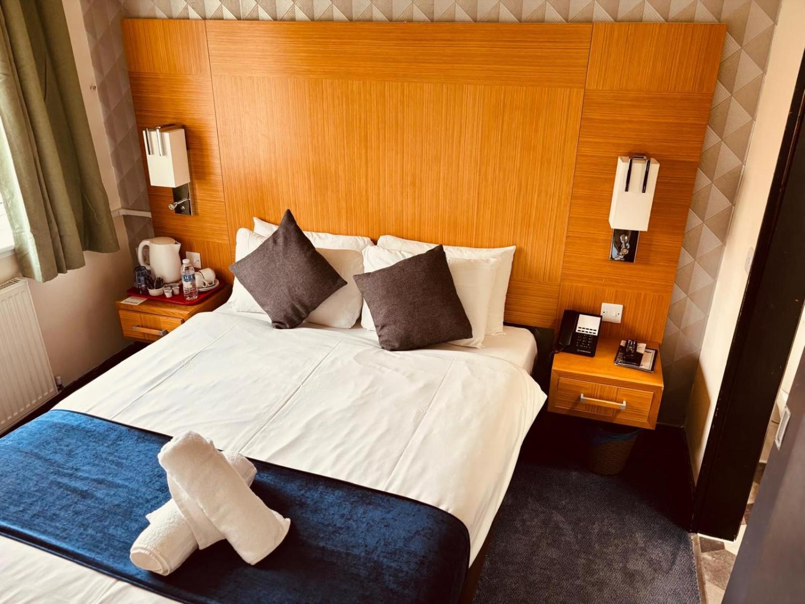 Acorn Lodge Hotel Gatwick & Parking Horley Dış mekan fotoğraf