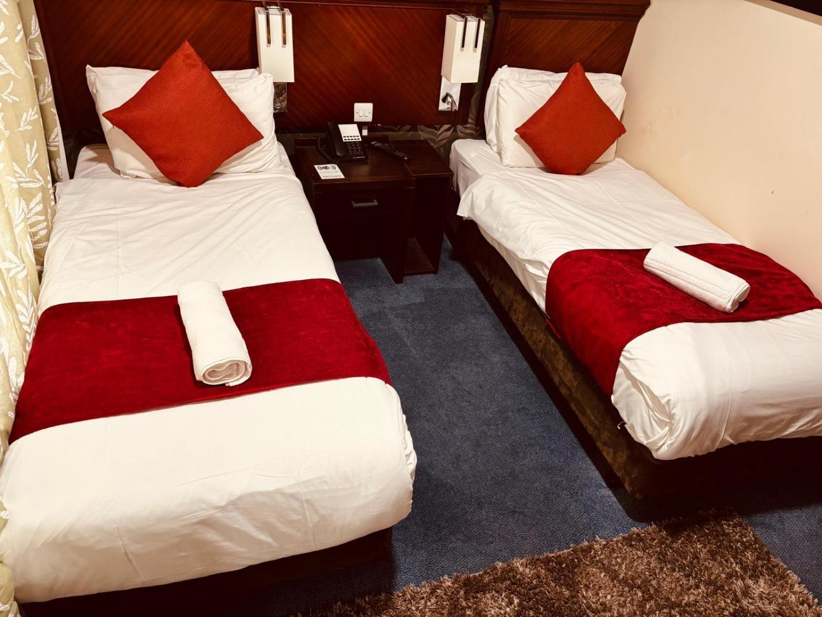 Acorn Lodge Hotel Gatwick & Parking Horley Dış mekan fotoğraf