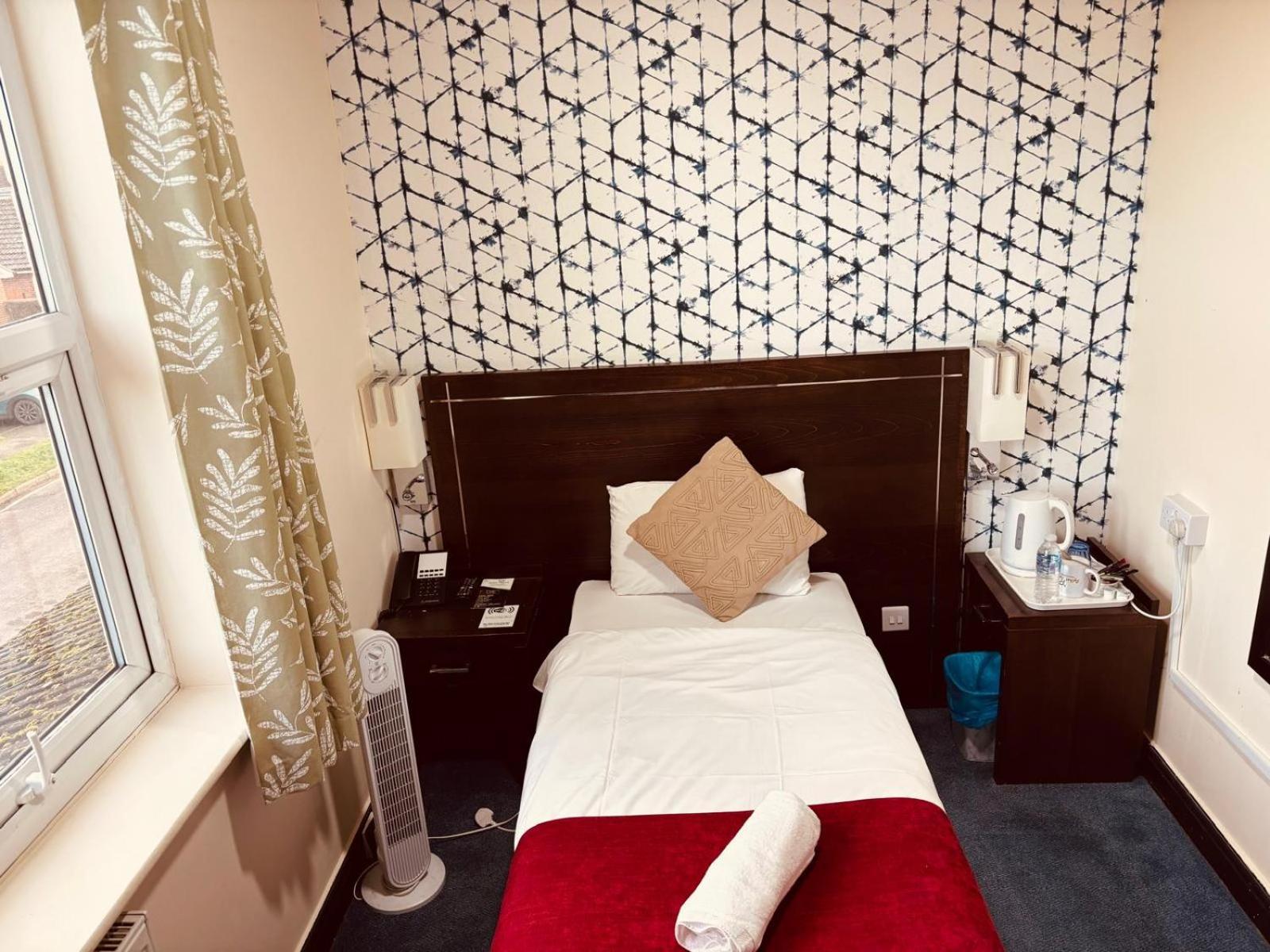 Acorn Lodge Hotel Gatwick & Parking Horley Dış mekan fotoğraf