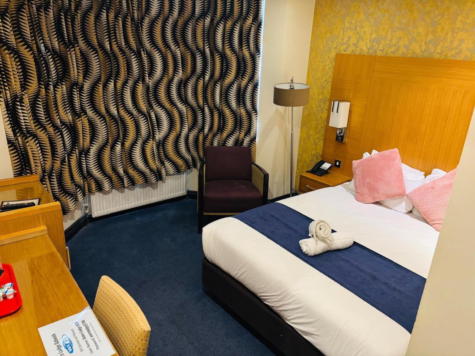 Acorn Lodge Hotel Gatwick & Parking Horley Dış mekan fotoğraf