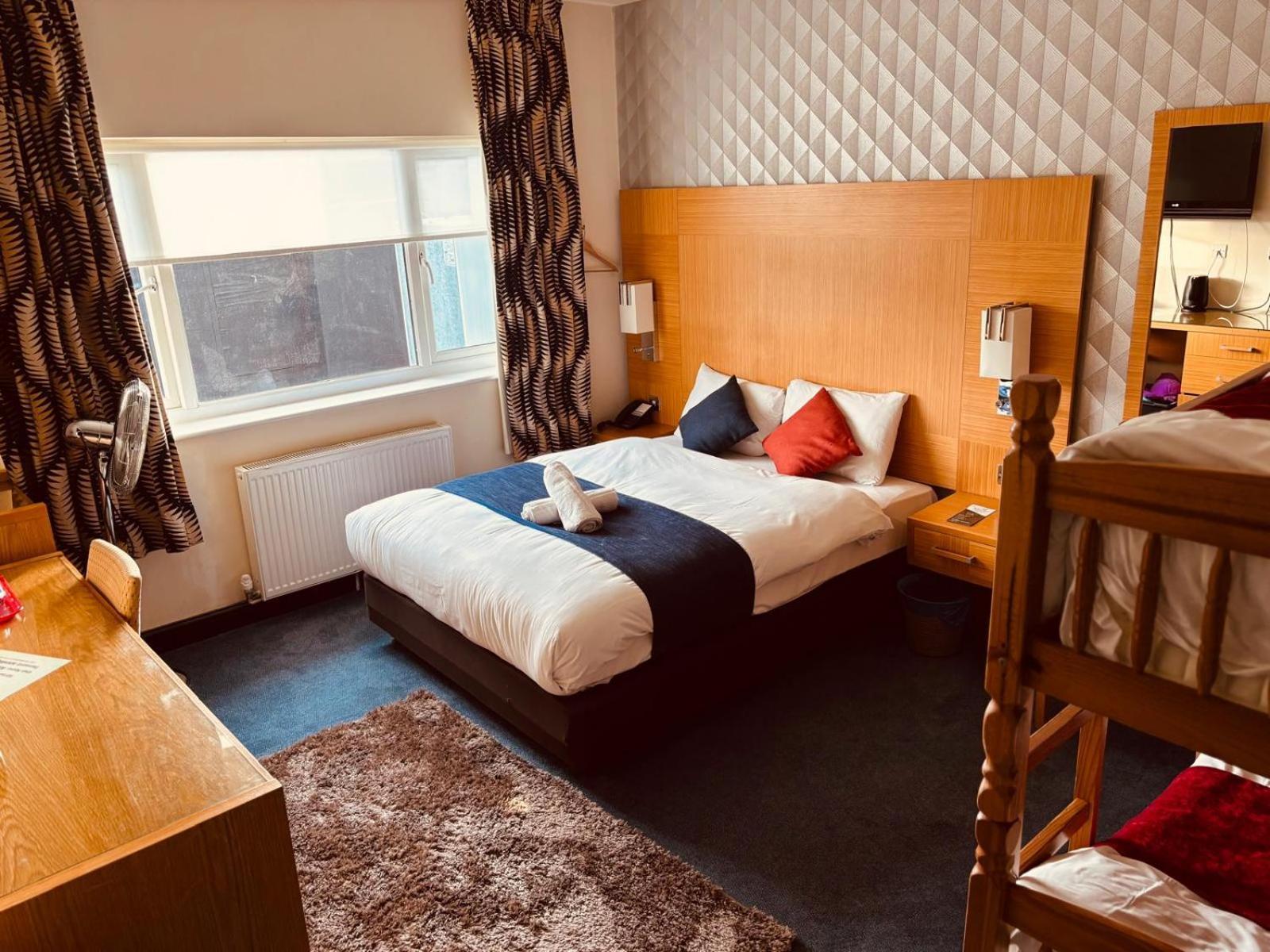 Acorn Lodge Hotel Gatwick & Parking Horley Dış mekan fotoğraf