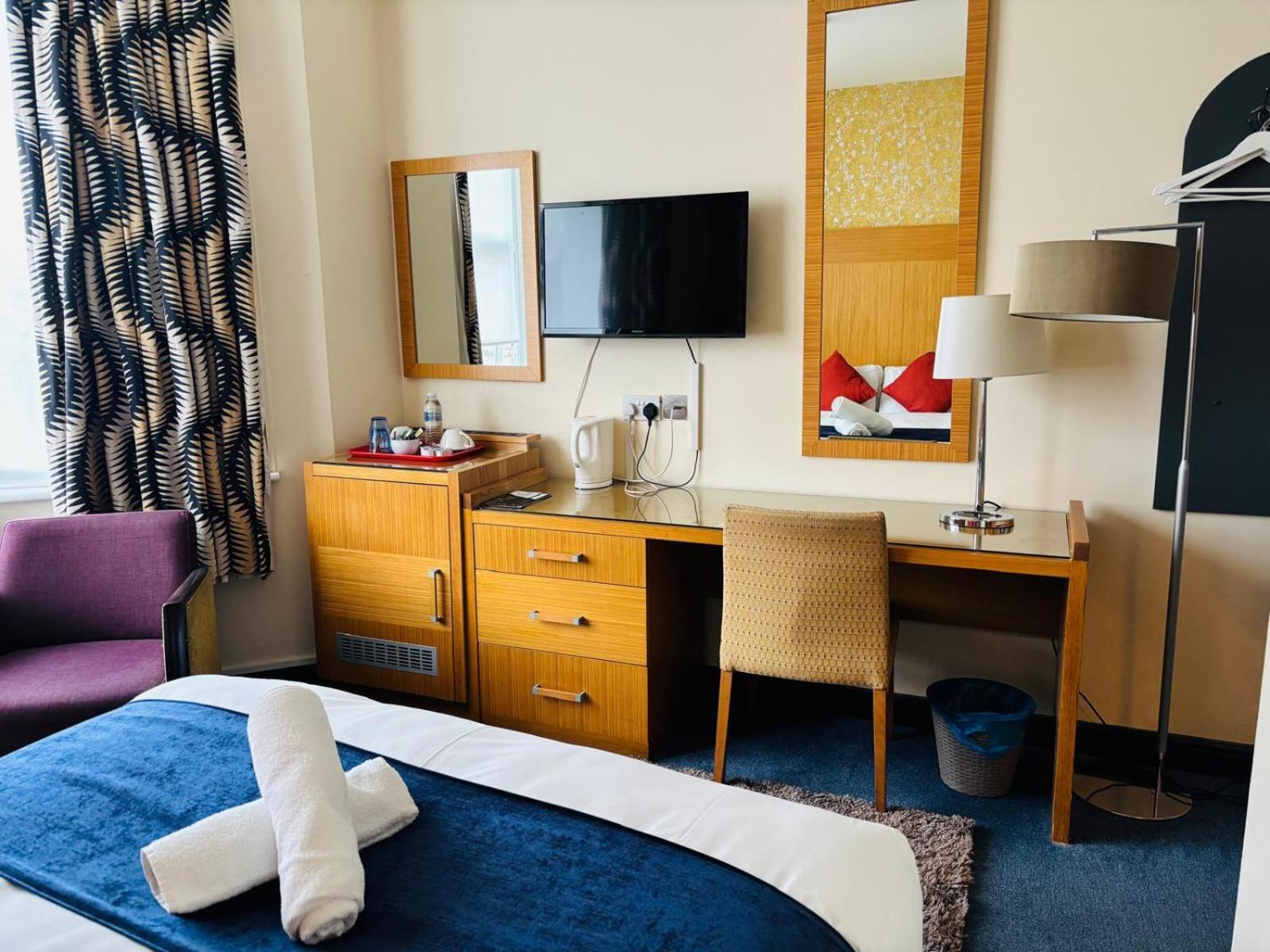 Acorn Lodge Hotel Gatwick & Parking Horley Dış mekan fotoğraf